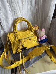 多年正版正貨商標門市現貨 可免息分期  balenciaga mini city bag classic city 黃色 檸檬色 巴黎世家 機車包 腋下包 袋 男裝 女裝 手袋 側咩  yellow