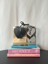 YSL心形黑色漆皮小包包有手挽鏈條 正方毛巾 全新未使用品 禮盒