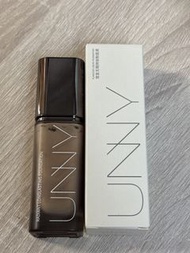 UNNY官店買入最新版粉底液P01粉瓷白 各只試用一次 不合膚質放 黑瓶蓋油皮 金瓶混合皮用 單賣$30@1