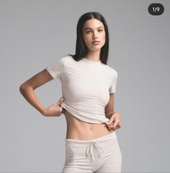 เสื้อยืดคอกลมแขนสั้นผ้าคอตตอน SKIMS Cotton Jersey T Shirt ทรงสลิมฟิต สำหรับผู้หญิง ฤดูใบไม้ร่วง 2025