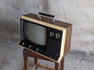 《特殊大同商標》太空年代風格：大同手提電視機（螢幕 14 吋）—古物舊貨、懷舊古道具、復古擺飾、早期民藝、外銷、映像管、CRT、旋鈕開關、老電視、普普風、古董科技、生活家電