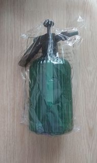 2L water spray bottle for gardening