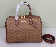 กระเป๋าสะพายหนังสตรีใบใหญ่ กระเป๋าถือซิปความจุขนาดใหญ่ Coach Rowan 30 ถุงหมอนผ้าแคนวาสเคลือบ