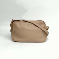 PRADA 奶茶色牛皮金扣拉鏈雙層相機包肩背包