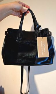 BURBERRY 小牛軟漆皮 Banner small tote  側背包／斜背包 （義大利製）經典黑色百搭