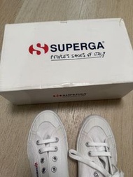 Superga白色帆布鞋