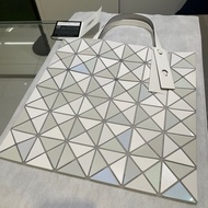 ISSEY MIYAKE 三宅一生 BAOBAO 5月新品 6x6 QUATRO 貝母白