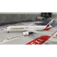 [ SCALE PLANE MODEL 1:400] Airbus A350-900 Emirates aircraft model