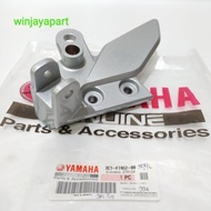 FRONT RIGHT FOOTSTEP MOUNTING BRACKET VIXION OLD 3C1-F7462-00 ORIGINAL YGP YAMAHA GENUINE