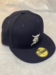 Fear of God Essentials New Era Navy 軍藍色棒球帽 7 1/2
