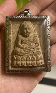 龍普托自身牌（泰國佛牌）