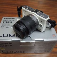 【出售】Panasonic GF2 + 14-42MM 微單眼相機 盒裝完整 9成新 \