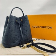 Louis Vuitton LV 黑色全皮 LOGO壓紋 水桶包/ 斜背包/手提包/二用包