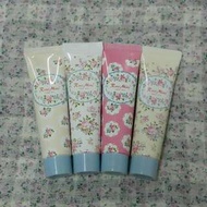 韓國 Rose Mine Perfumed Hand Cream 田園玫瑰香水護手霜 2款不同香味 25元1枝 包平郵