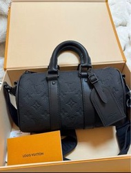 💯🆕 LV Keepall 25 老花壓紋 可調節拆卸肩帶 牛皮 單肩包 手袋 黑色 男款