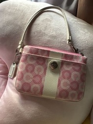 Coach 粉色圓環手腕包