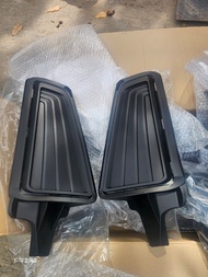 全新Hiace 300霧燈冚件一對(無燈款)