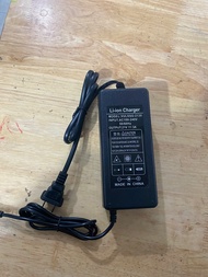 Sạc 5S 21V - 3A chuyên pin Li-ion có quạt tản nhiệt và đèn led báo đầy