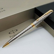 Bút Bi Parker Sonnet Vàng Đục & Mạ Bạc Với Viền Vàng Cơ Chế Xoắn