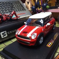 Mini Cooper 1/24 Bburago Diecast Car