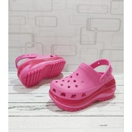 Crocs Mega Crush Clog Sandals FREE JIBBITZ 4 PCS RANDOM / Crocs women / Crocs sandals / Crocs / Mega