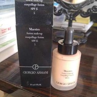 Giorgio Armani精華粉底