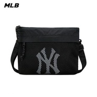 MLB NY 紐約洋基隊 網狀 crossbody bag 斜背包 小包 經典logo 黑色