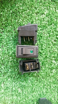 ช่องสวิทช์ Isuzu D-MAX 2002-2011 พร้อมสวิทซ์เปิด-ปิด LED 12v. 3ขา มีสีแดง  เขียว  ส้ม และ น้ำเงิน ให