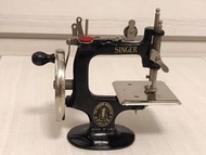1920年生產的勝家手搖縫紉機(Model #：20K) 95% 新淨
