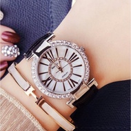 นาฬิกาข้อมือผู้หญิง Royal Crown แท้100%,จัดส่งพร้อมกล่องครบ,มีบัตรับประกัน1ปี,สายหนังแท้ประดับเพชรCZ เกรดพรีเมี่ยมสวยหรู