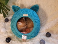 數位鉤針圖案貓屋 KITTEN PDF 格式，附照片。