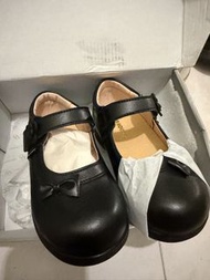 全新 女童黑皮鞋