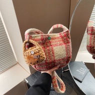 Winter Retro Plush Ladies Shoulder Bag Trendy All-Match Shopping Messenger Bag Simple Large-Capacity