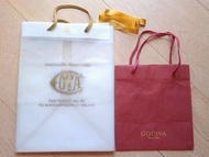 先下拍 才回覆ㄍCova Pasticceria & Confetteria Cake Shop 9.5"w x 13"h x 9.5"d (2 pound cake) Plastic Shoppin