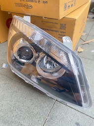 ไฟหน้าisuzu Dmax ปี2012-2015 ราคาดวงละ รุ่นprojector ไม่รวมหลอด มีรุ่นโคมดำ