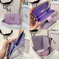 กระเป๋าสตางค์ lyn ใบกลาง  ขนาด 5.5 นิ้ว Outlet 💯%