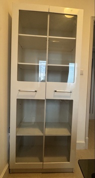 IKEA 白色雙門玻璃書櫃 /儲物櫃