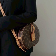 LV原花肩背圓餅包M52294