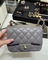 CHANEL 22A 錫器灰 羊皮金鍊 mini coco 17 方胖子 A35200