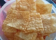 Pangsit Goreng Snack 100gr Keripik Pangsit Manis Keripik Pangsit Bawang Keripik Pangsit Pedas