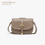 COCCINELLE กระเป๋าสะพายผู้หญิง รุ่น MAGALU CROSSBODY BAG 150101 สี WARM TAUPE