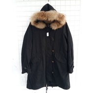 Parka 3 can 4 on Black Canvas M