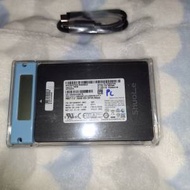 2.5 吋256GB SATA 固態硬碟(SSD)