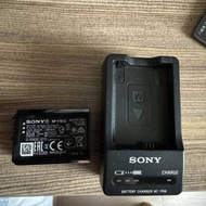 原裝sony charger , 連原裝NP-FW50 電池