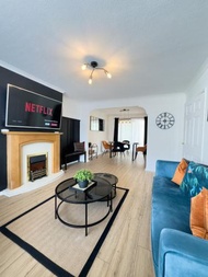 ROOMS NEAR ME - ENTIRE 3 BEDROOM HOUSE WITH DRIVEWAY, lounge, kitchen & washroom with amenities, sma