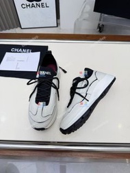 新款 新款 CHANEL White and Black Sneakers 運動鞋  涼鞋 休閒鞋 拖鞋 涼鞋 休閒鞋 平底鞋 高踭鞋