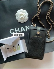 現貨🔥專櫃贈品set🎁Chanel Weekend 福袋Super Sale Set🩷💛💚🖤1.Chanel Beauté 專櫃2025最新Macaron 3色Pin 🩷💛💚 (可掛喺衫上/ tote