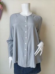 YOSHIE INABA圓領襯衫，無彈性布料，尺寸9，胸圍38英吋。