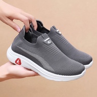 New Old Beijing Cloth Shoes Men's Soft Bottom Walking Shoes Non Slip Breathable Middle-Aged and Elderly Men's Casual Shoes Slip-on Dad Shoes