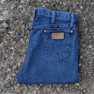 W35/35 Second-Hand Wrangler Jeans Model 13MWZ Actual Waist Measurement 35.5" Total Length 39.5" Leg 